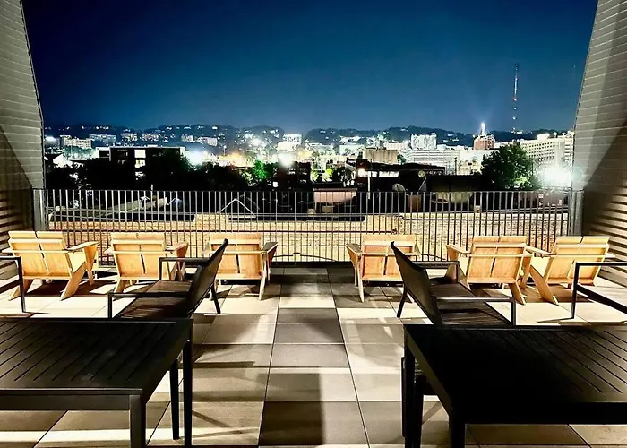 Trendy Condo! Close To Everthing Downtown