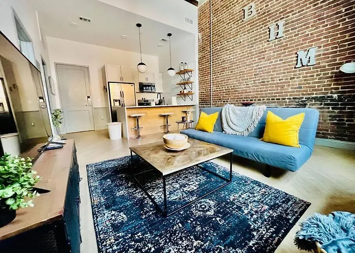 Trendy Condo! Close To Everthing Downtown