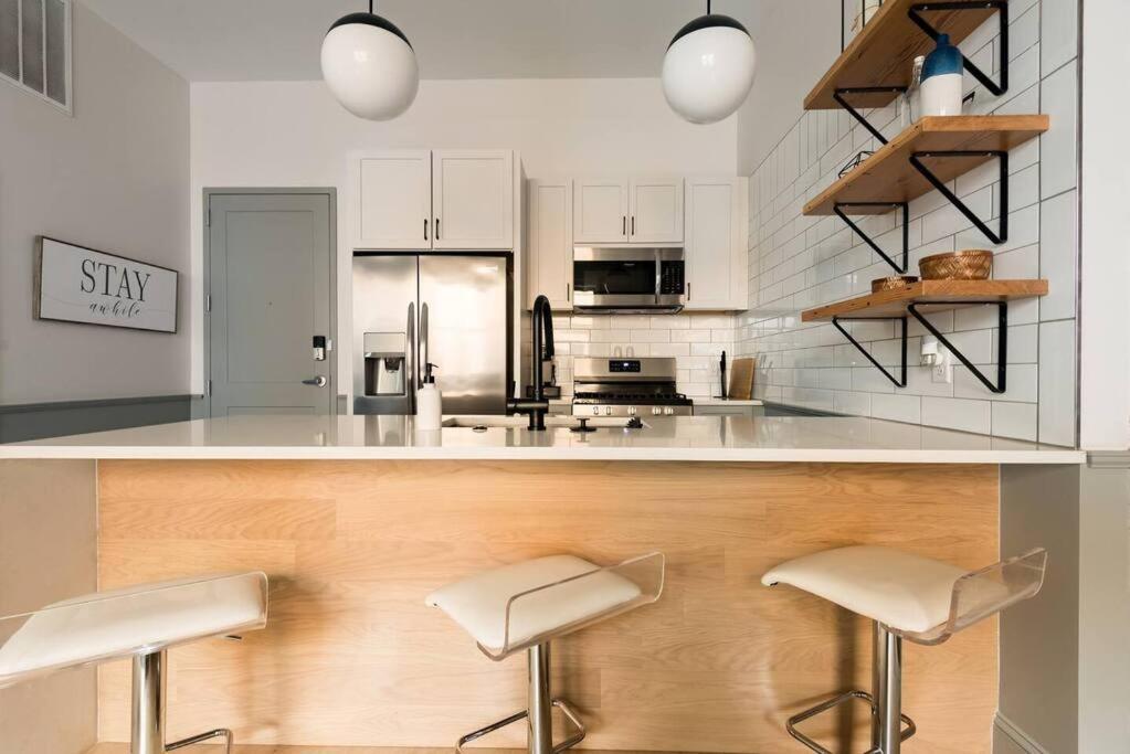 Trendy Condo! Close To Everthing Downtown *