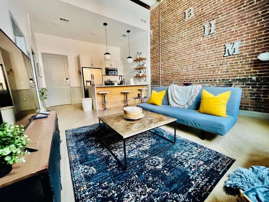 Trendy Condo! Close To Everthing Downtown Apartment *