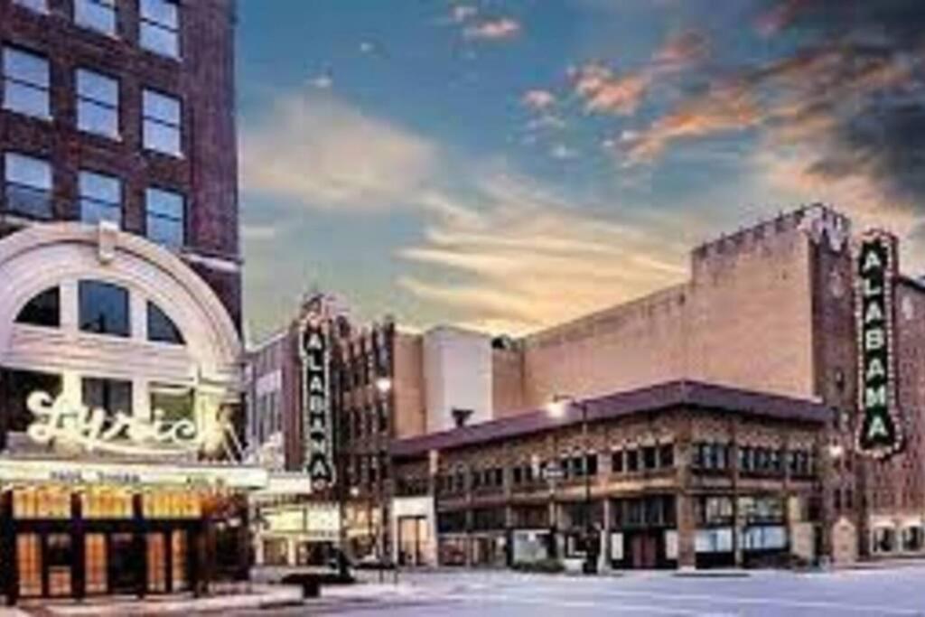 Trendy Condo! Close To Everthing Downtown * Birmingham