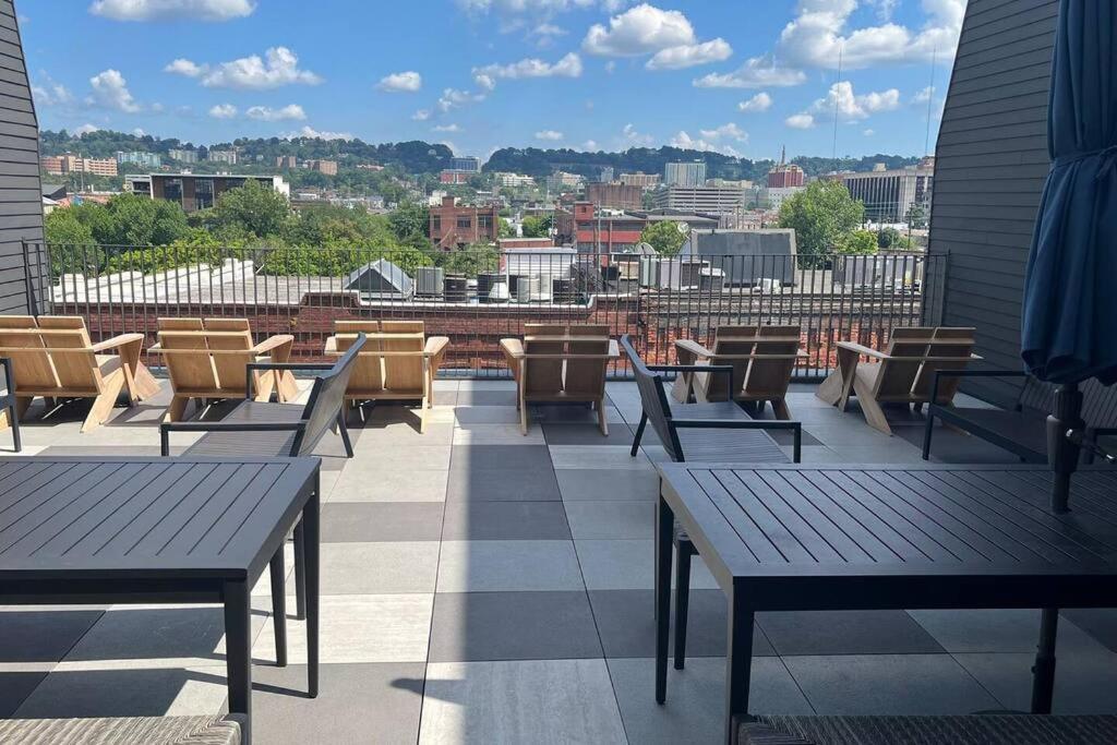 Trendy Condo! Close To Everthing Downtown